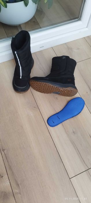 Продам зимнюю детскую обувь