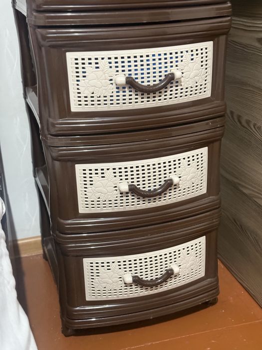 Пластмасовые тумбочки