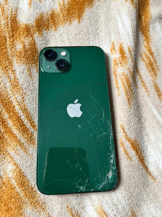 Продам айфон 13