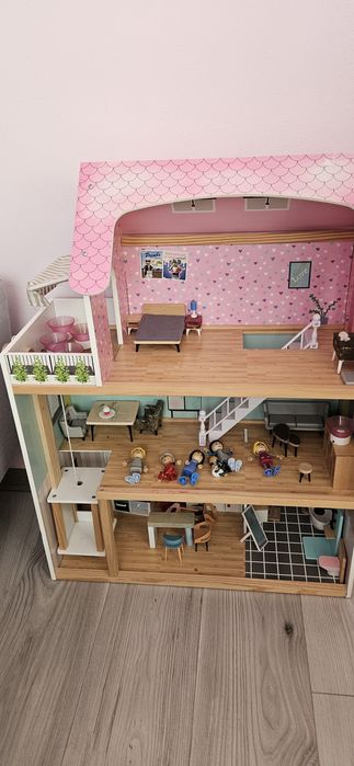 Casa de păpuși din lemn, cu mobilier si accesorii