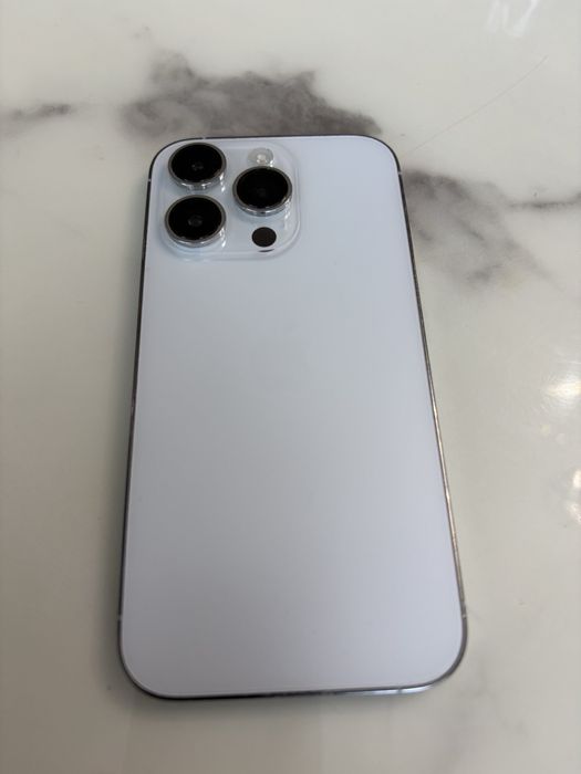 Продавам айфон 14 pro,silver,128 GB,на 3 години,отлично състояние