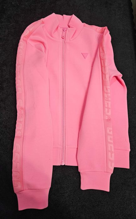 Нов с етикети Guess