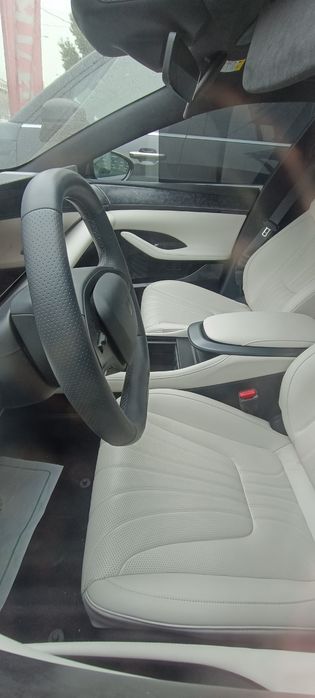 Geely Ji Yu 07 P Robocar