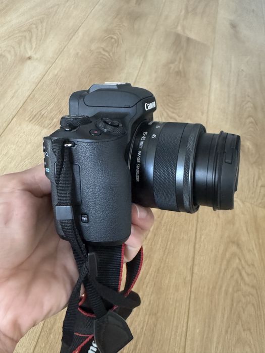 Продам фотоаппарат CANON EOS M50