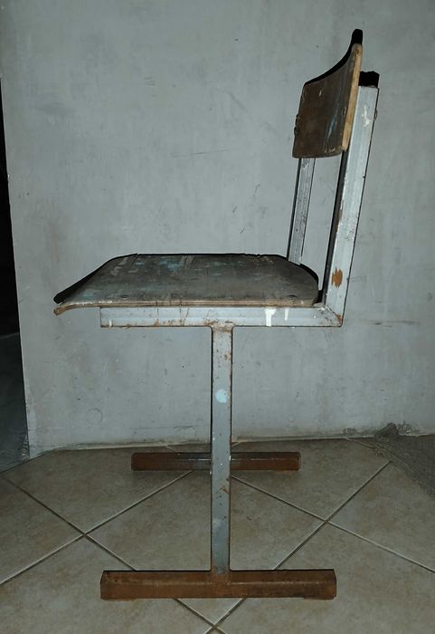 Стул школьный металлический. Размер в описании.