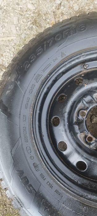 Продам комплект зимней резины на УАЗ
