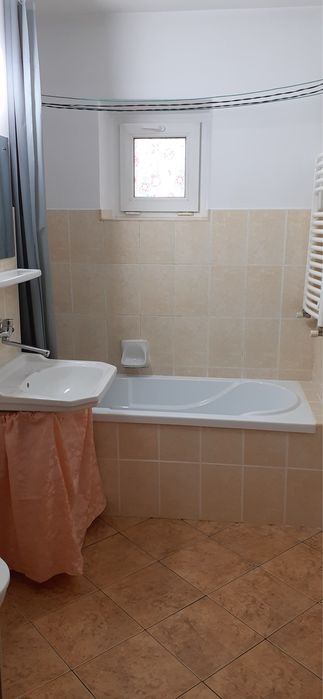 Inchiriez ap 2 cam. Dec. cu CT, zona Obcini