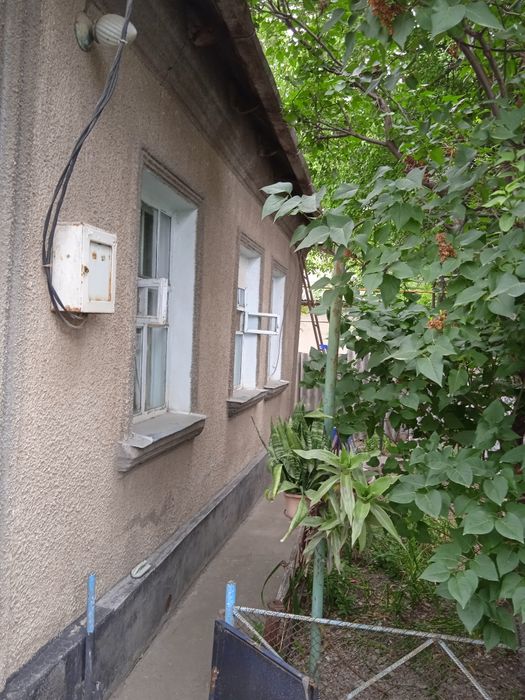 Продам дом с времянкой и участком