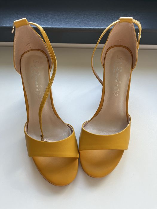 Sandale piele dama 39, ca noi