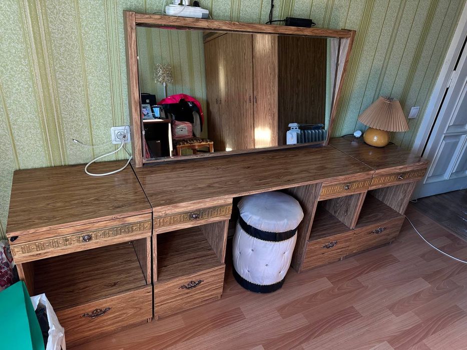 Продаю шкаф и  трюмо