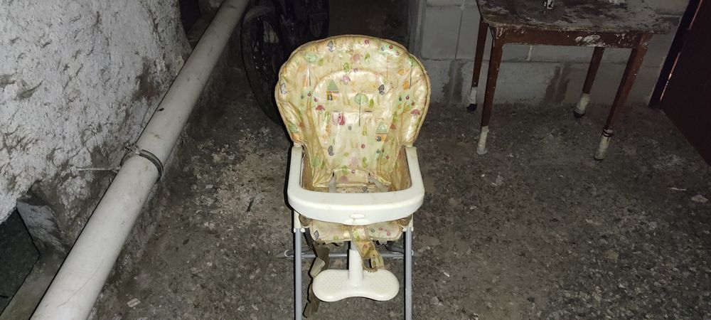 Продам столик для кормления в очень хорошем состоянии