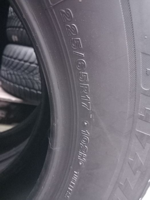 225/65r17 iarnă 2 bucăți marca Bridgestone, preț 190 lei bucata