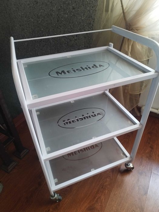 Столик помощник для косметолога