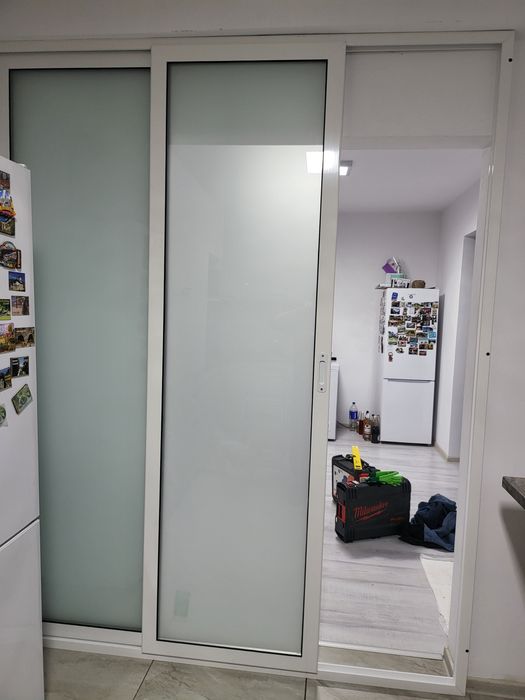 Usi glisante din aluminiu cu geam termopan