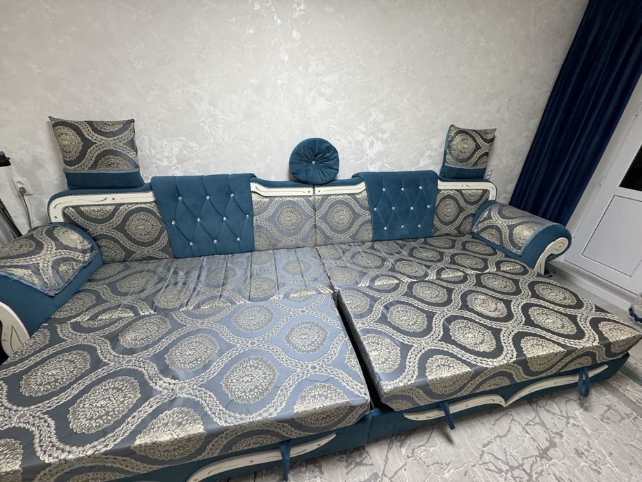 Продаю диван 4 метра