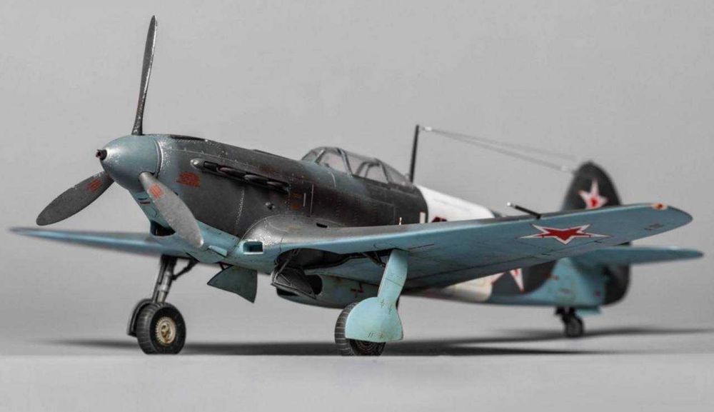 Сборная модель самолета Як-9Т (Звезда, 1:48)