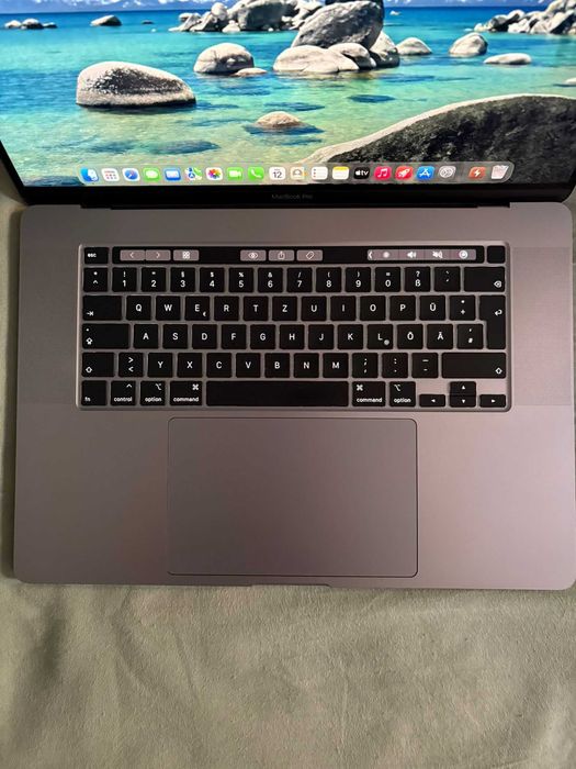 MacBook Pro 16 inch - i7 - 16GB RAM - 512GB SSD - Factură