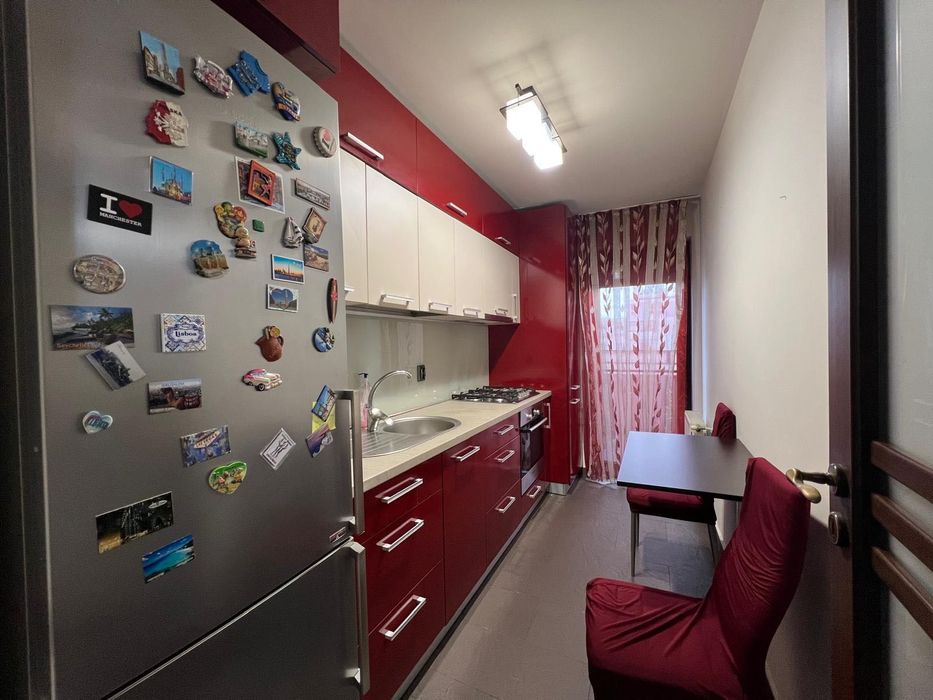 Apartament mobilat 3 camere decomandat intr o zona buna aproape de mijloacele de transport in comun