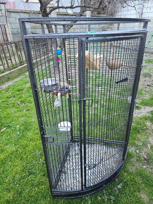 Клетка за птици или Папагали.