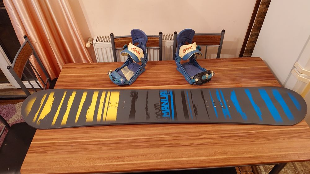 Placa Snowboard Forum Manual 156 cu legaturi Burton Mission M