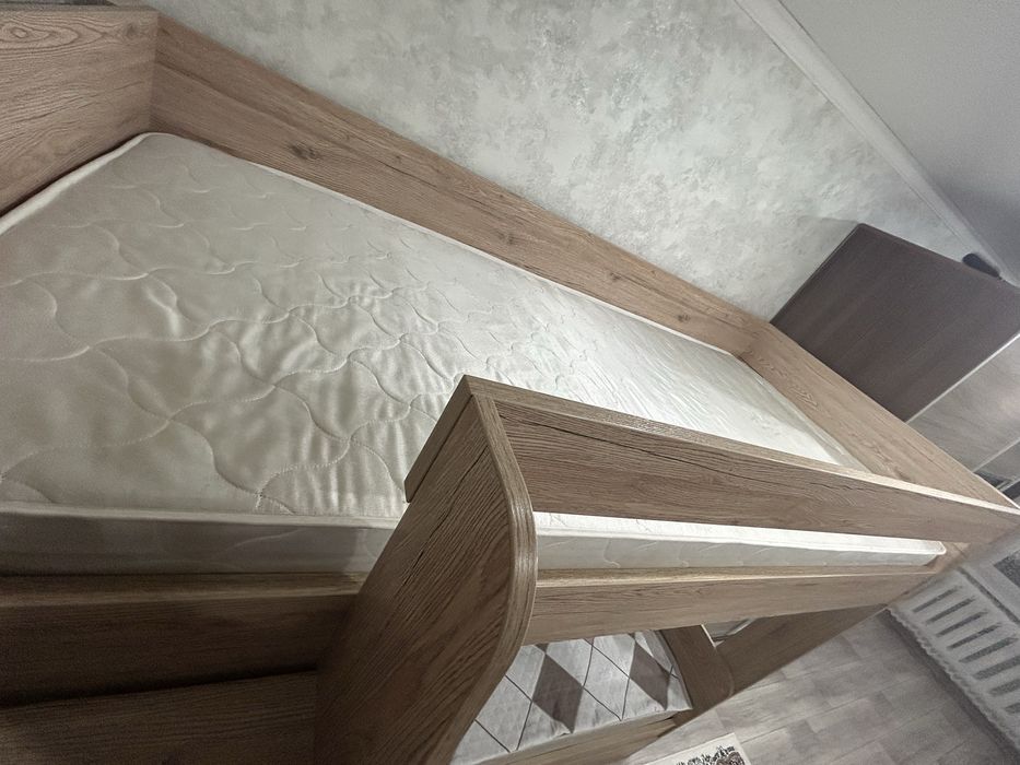 Продам двухъярусную кровать