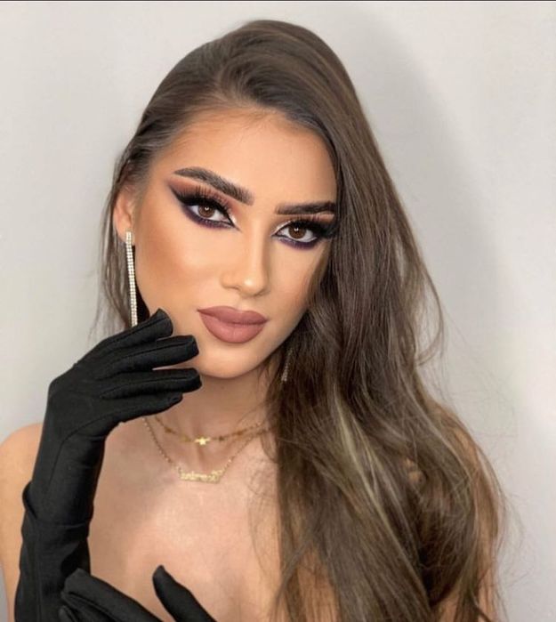 Machiaj profesional 170 lei.