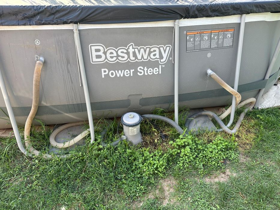 Piscina exterioara gradină