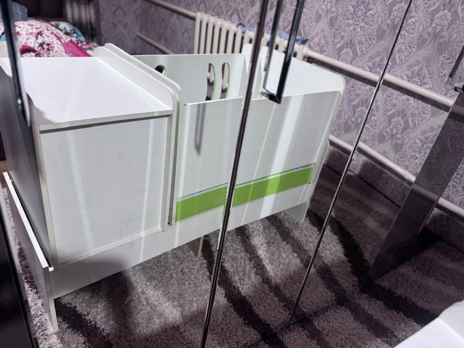 Продам детский кроват с тумбочкой