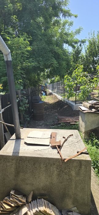 Teren intravaliat cu casa Husi