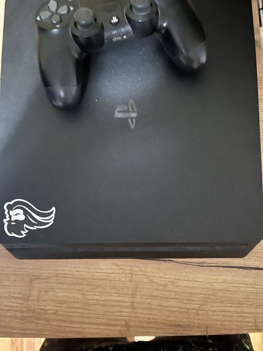 Vând Ps4+8 jocuri