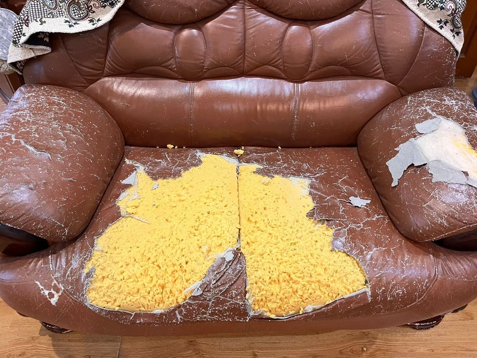 Отдам диван б/у нужна реставрация