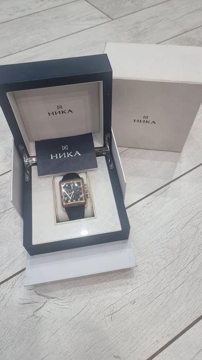 Продам золотые часы хронограф