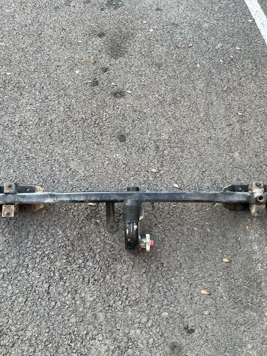 Vând sau schimb bară cu cârlig BMW E60