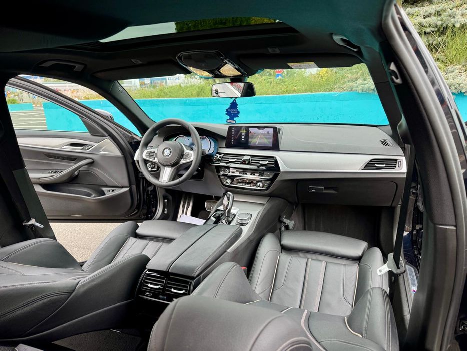 BMW Seria 5 G30/M pack/Trapa/Faruri led/Head up/Cheie display/Km Reali