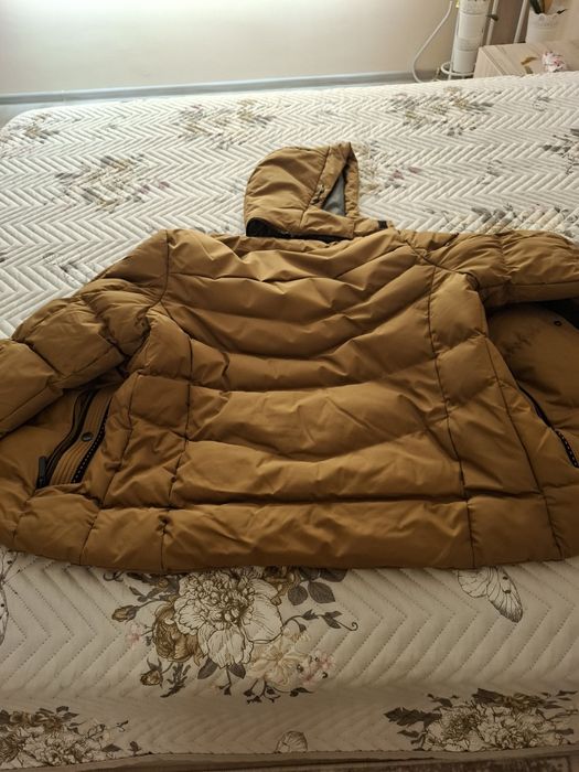 Зимно  мъжко  яке  с  качулка.