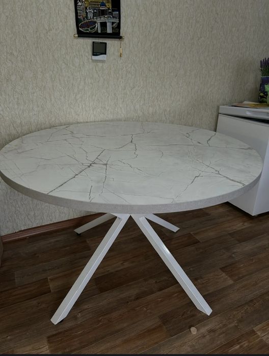 Стол обеденный б/у.