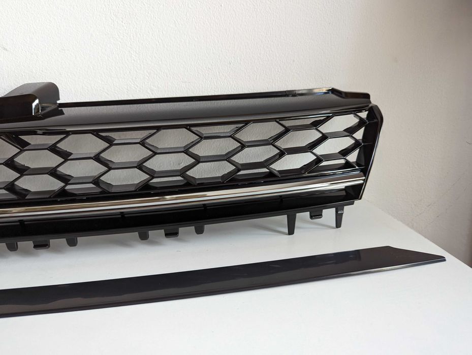 Решетка без емблема ГОЛФ 7 ГТИ  пчелна пита спортна VW GOLF 7 Хром