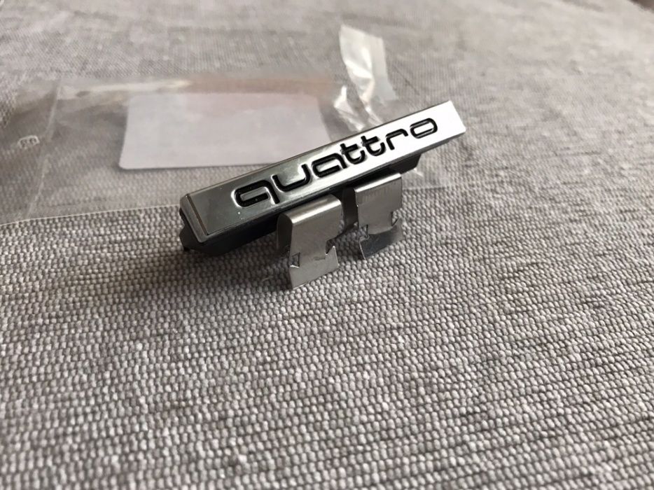 Emblema Audi Quattro grila
