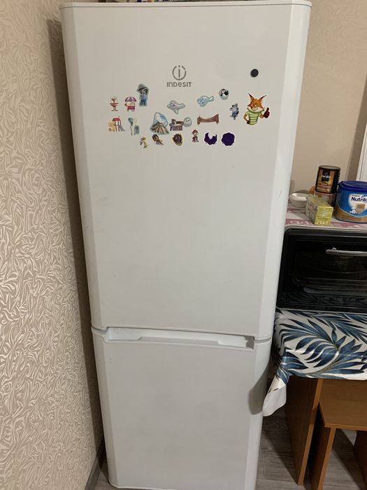 Холодильник Indesit
