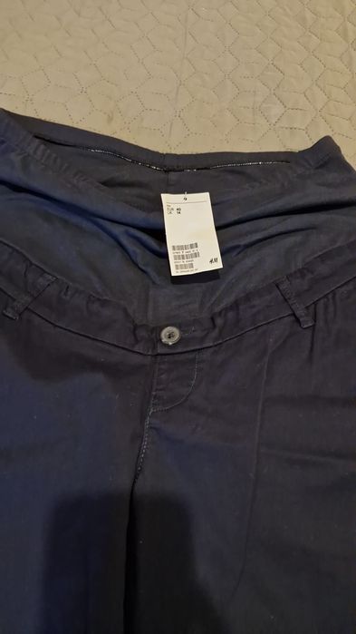 Pantaloni gravide, noi cu eticheta