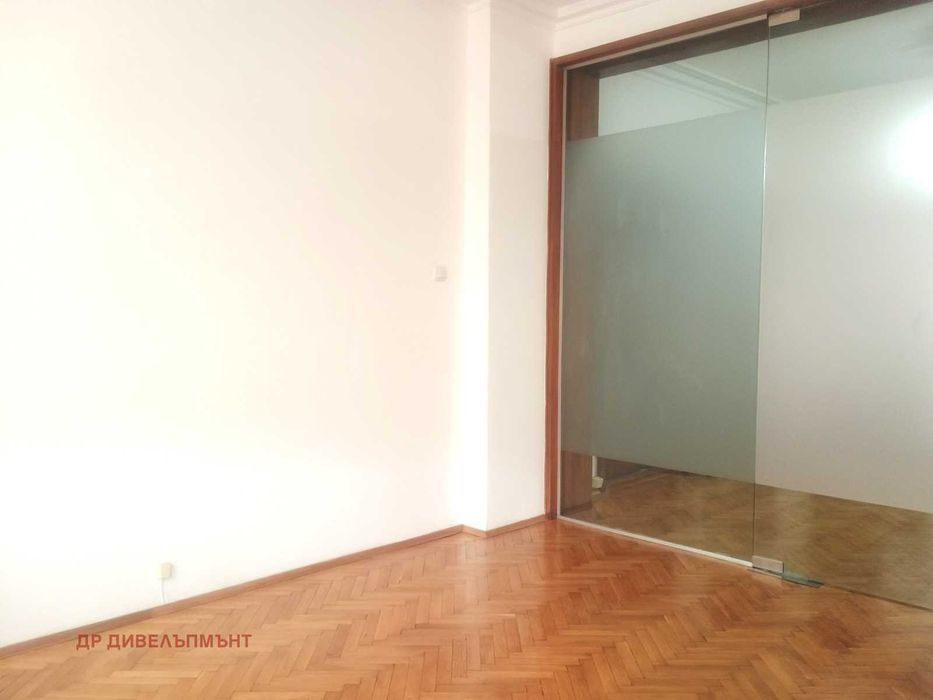 Дава се под наем Четиристаен апартамент в София, Център - 150 кв.м за 1019.49 € - Снимка #5