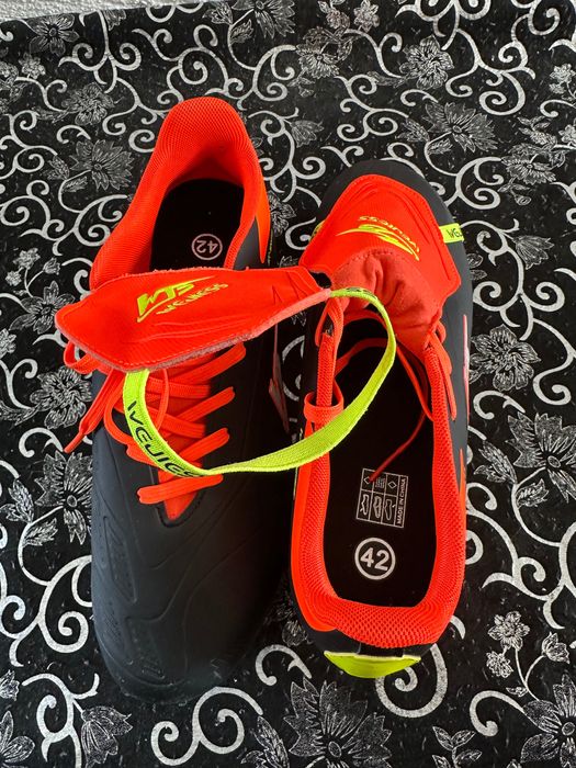 Футболни Бутонки