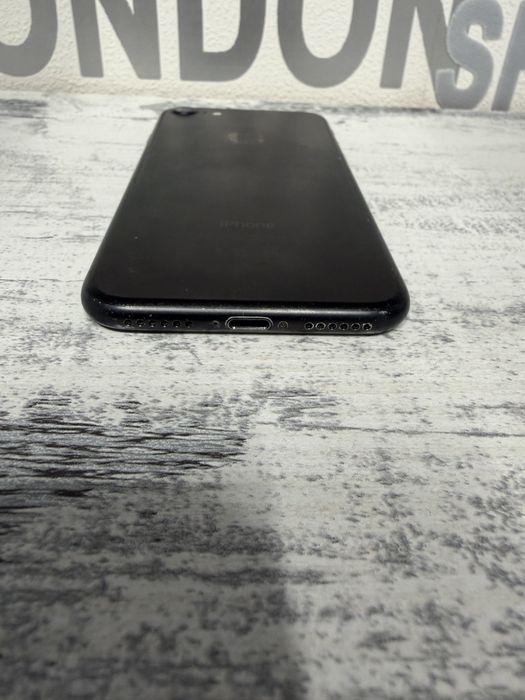iPhone 7 черен black 32gb