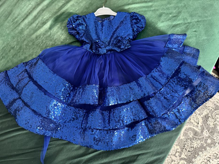 Продам детские платья на 3-5 -6  лет