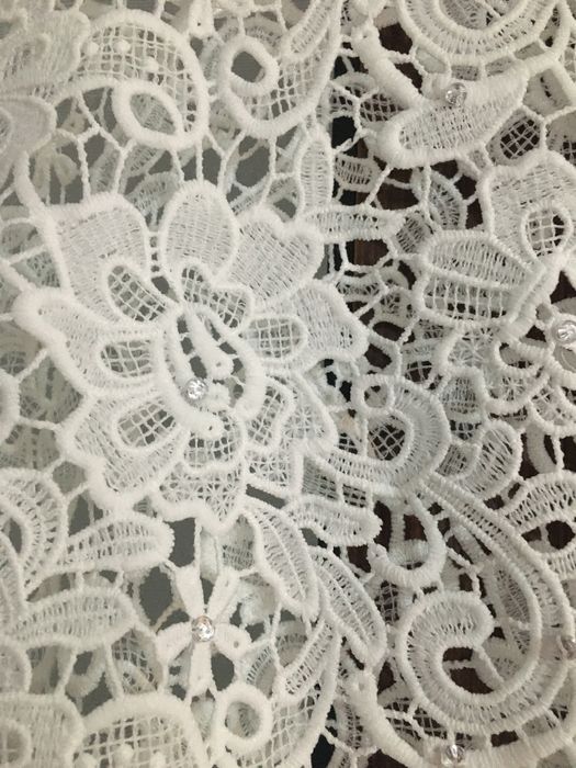 Jacheta dantela si pietre