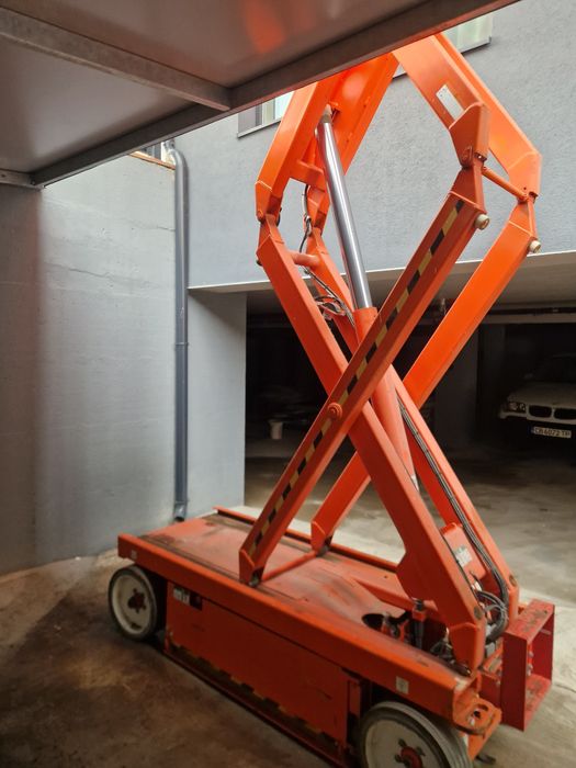 Ножична платформа под наем