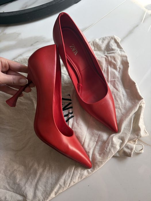 Обувки на висок ток Zara, червени, изключително удобни