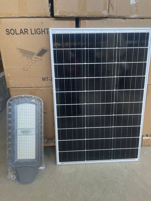 Солнечный LED projektor с панелю