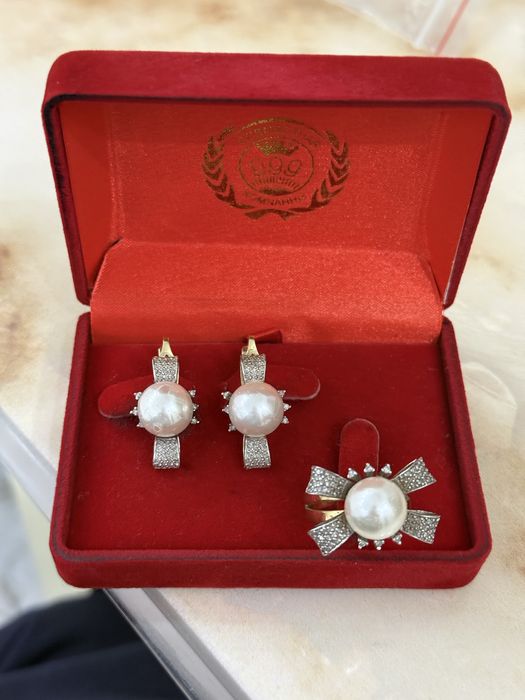Бриллиантовый комплект с жемчугом
