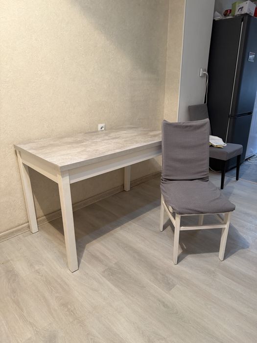 Продается стол со стульями